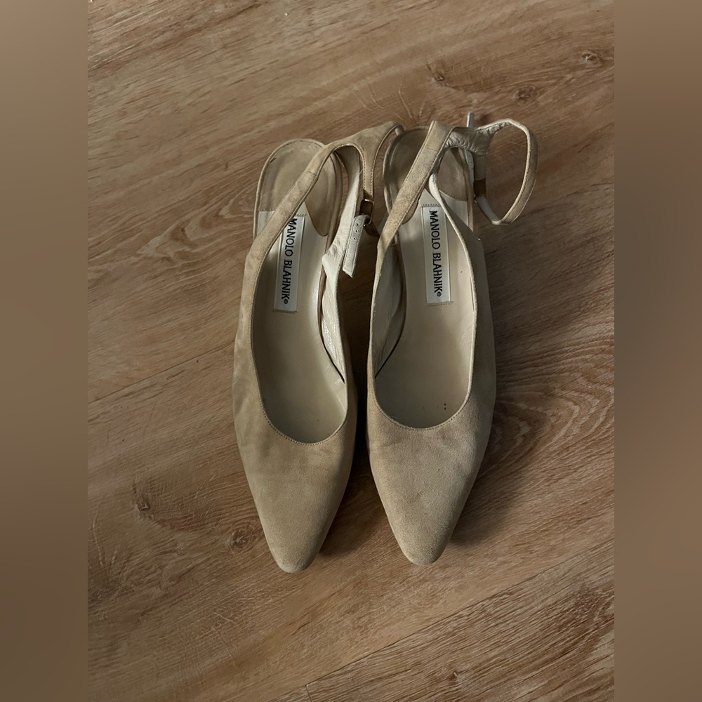 Manolo Blahnik Suede Kitten Heels Size 40 1/2